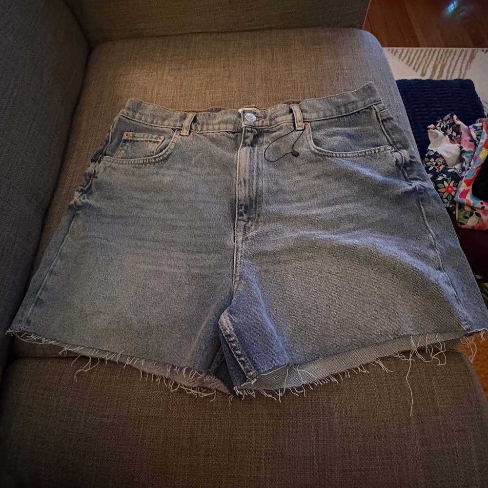 Zara 90s Bermuda Jean Shorts